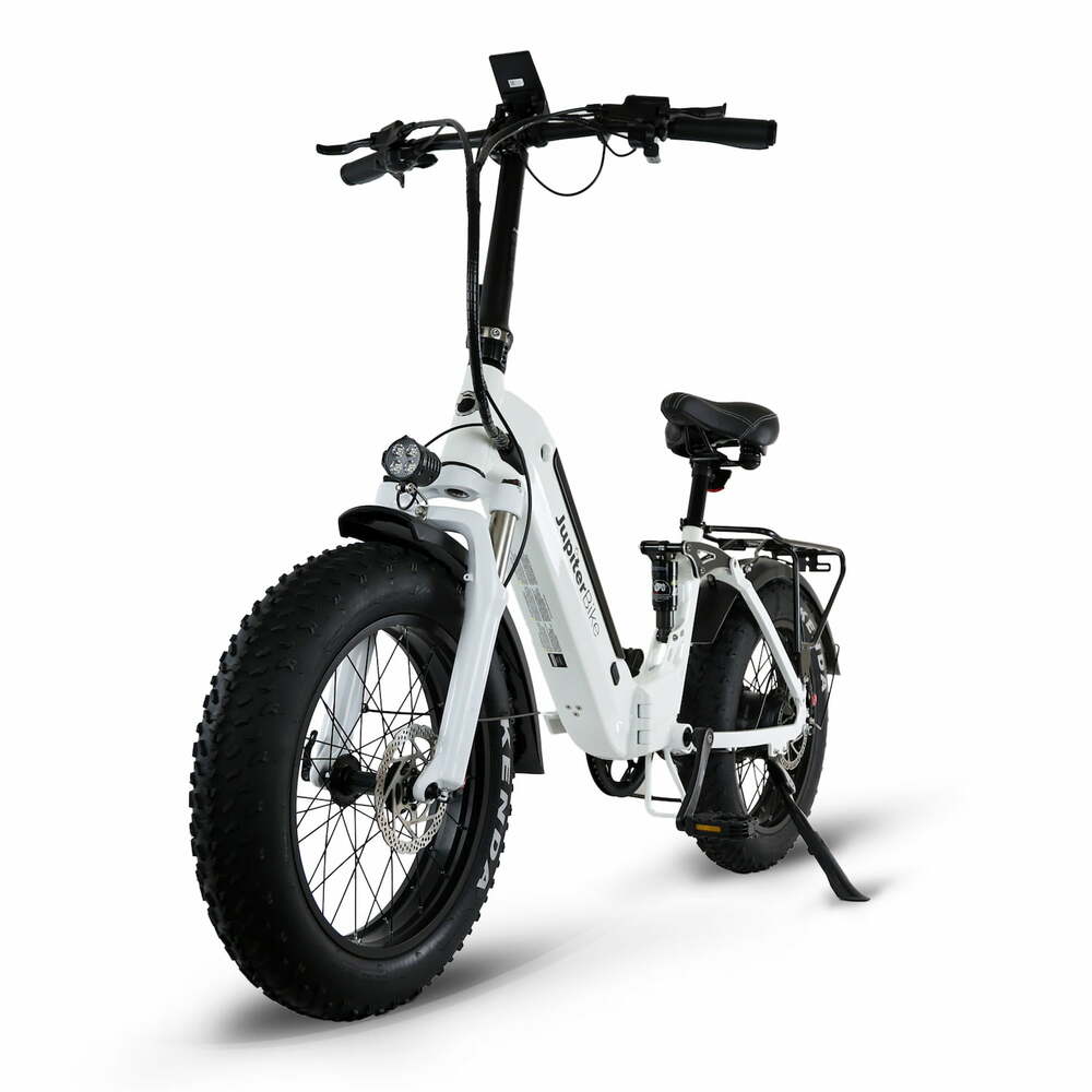JupiterBikes_White Defiant ST electric bike on a white background