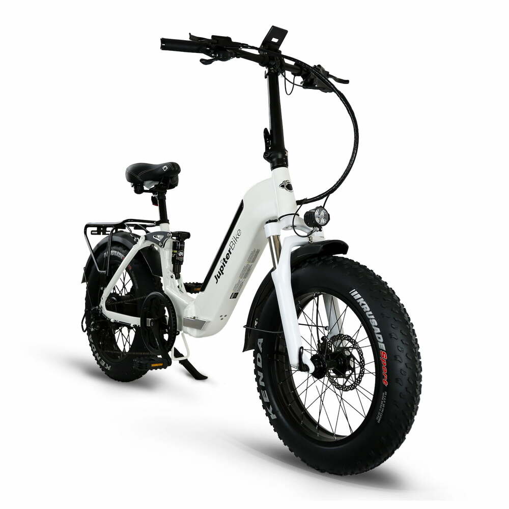 JupiterBikes_White Defiant ST electric bike with black components on a white background