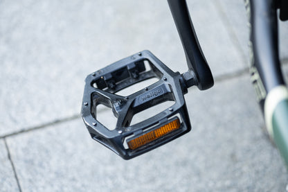 velowave_Close-up of the Pony electric bicycle pedal 